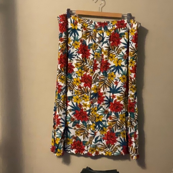 Floral Print Women's Skirt - Picture 1 of 6